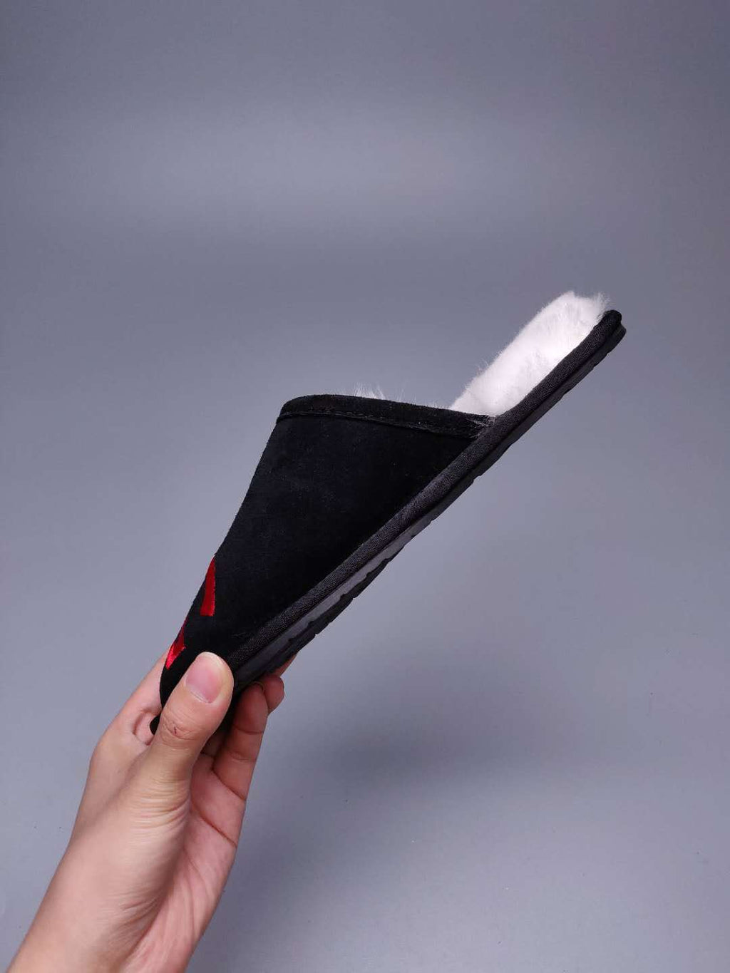 Black G-Logo Indoor Slippers — New Arrival | In Stock