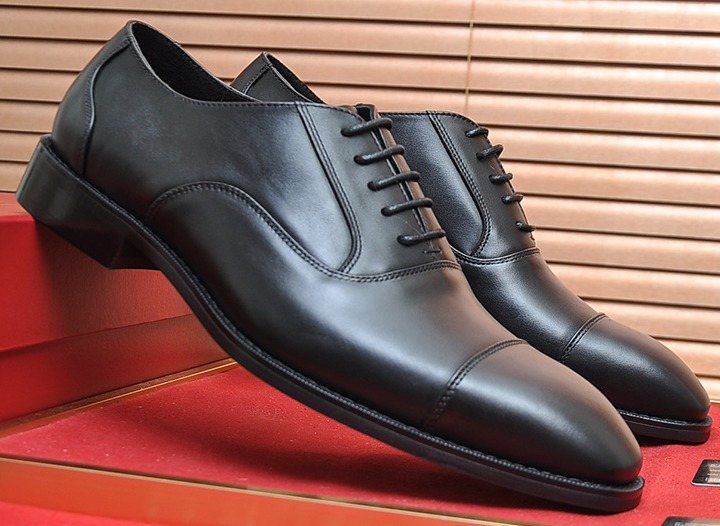 Ferragamo Black Cap-Toe Lace-Up Dress Shoes
